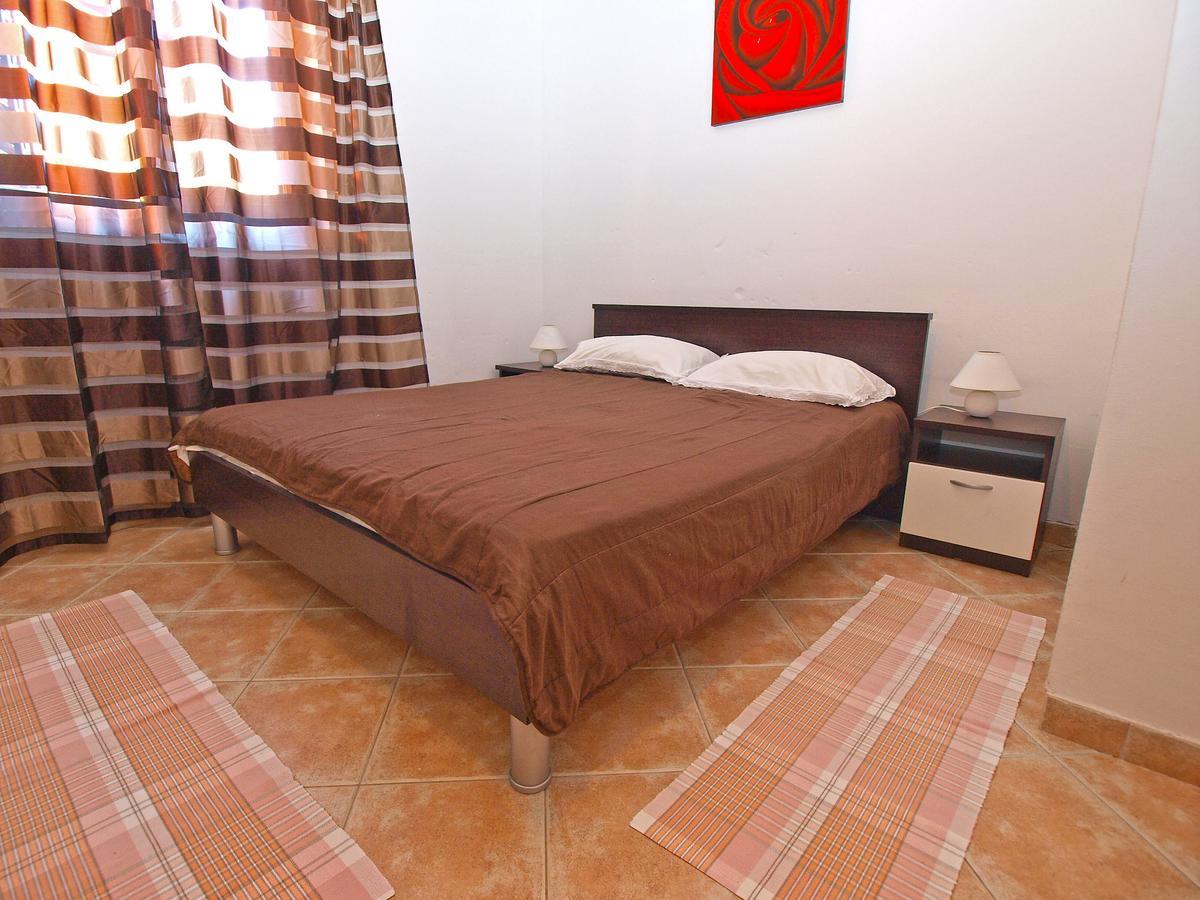 Apartments Sandra 1335 Pula Luaran gambar